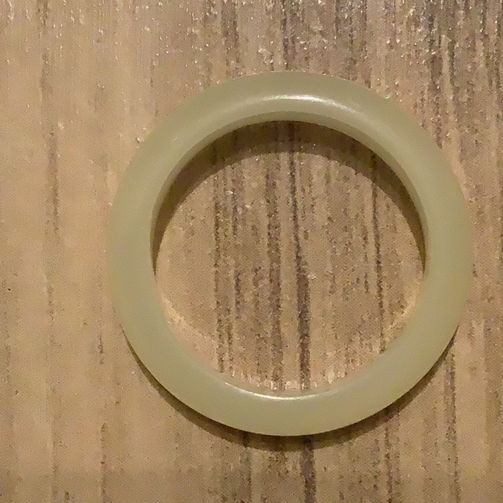 Vintage ring acrylic “white jade”